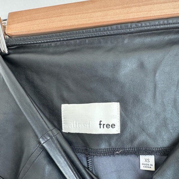 Wilfred • Aritzia • Daria Faux Leather Leggings in Black - Picture 6 of 7